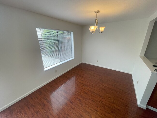 Building Photo - $3,490 - GORGEOUS THREE BEDROOM REMODELED ...