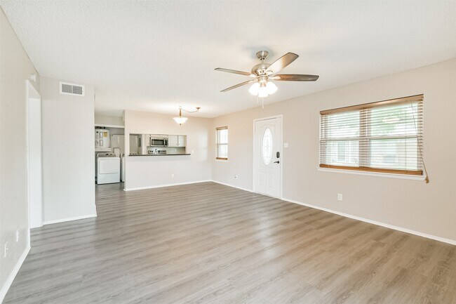 Building Photo - 5646 Birchmont Dr