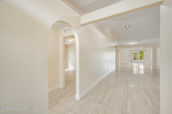 Building Photo - 537 Mason Dr