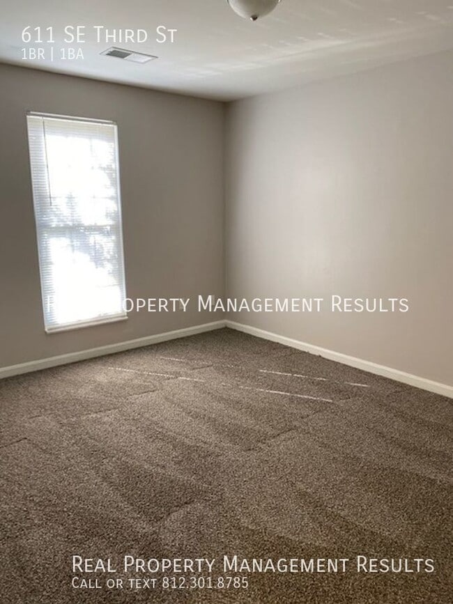 Building Photo - 611 SE Third St-