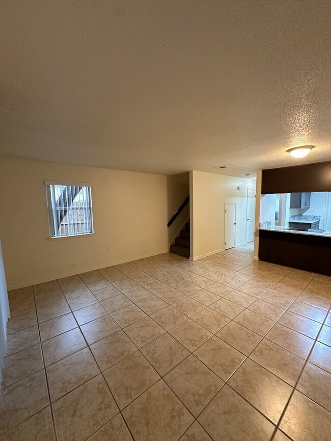 Building Photo - "Charming 2-Bedroom Townhouse in Ft Walton Beach!"