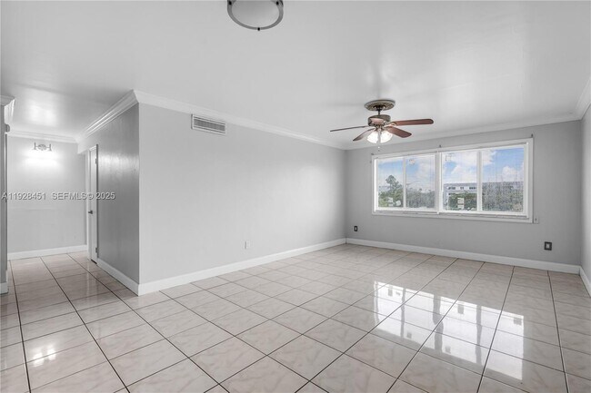 Building Photo - 14840 Naranja Lakes Blvd