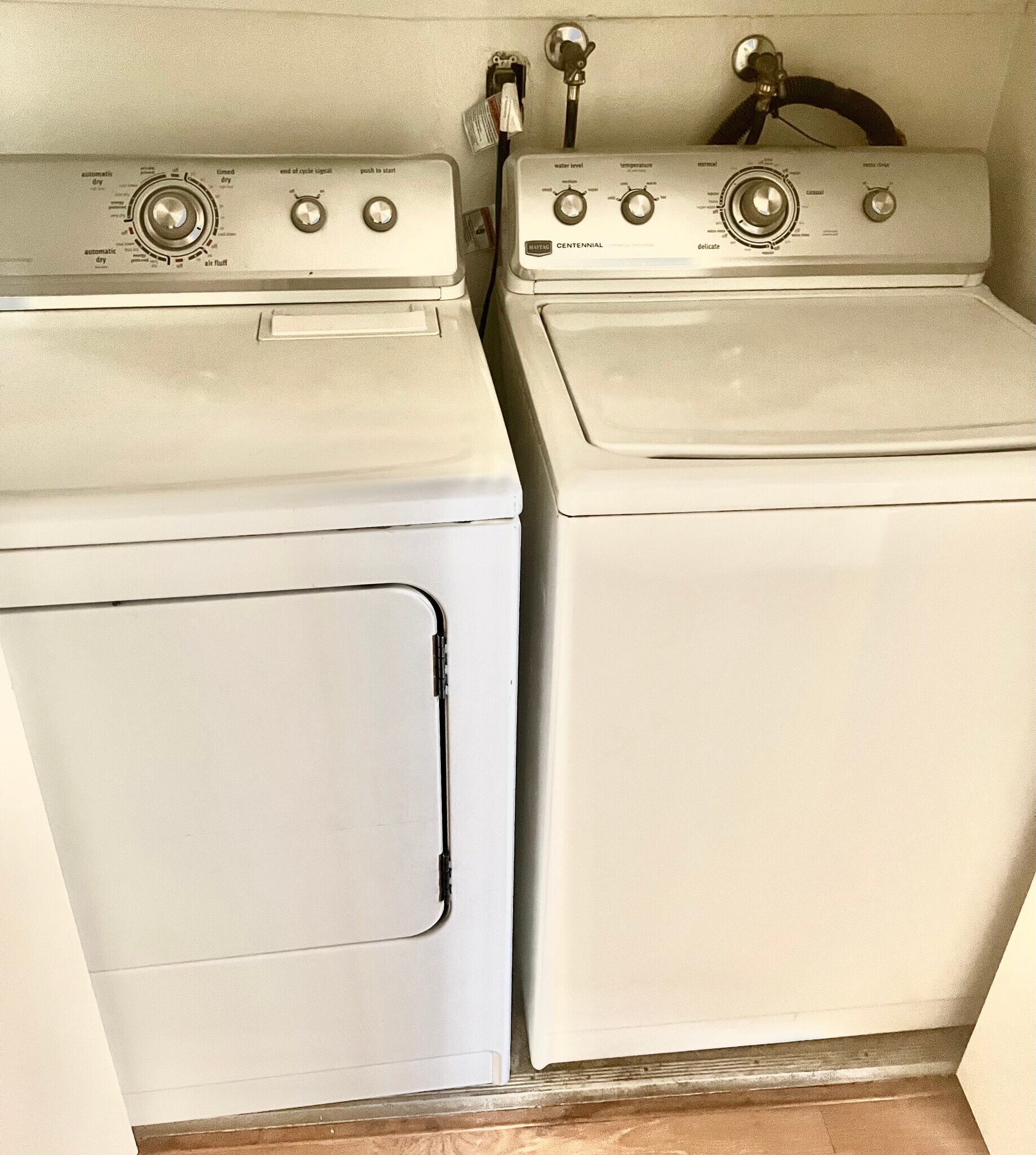 Building Photo - 15070 Victory Blvd