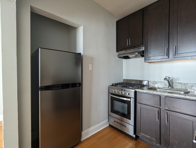 Building Photo - 618 W Patterson