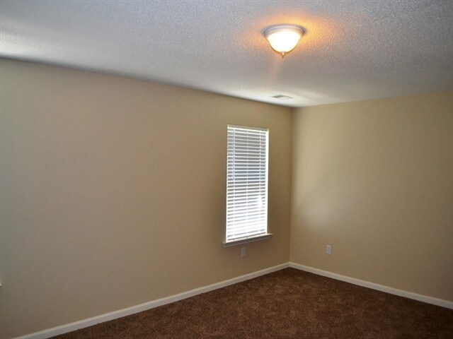 Building Photo - 174 Bonnie Woods Dr