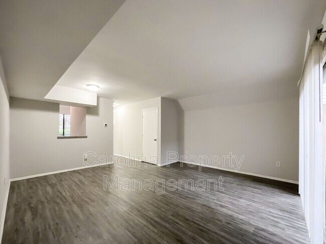 Building Photo - 951 Hollywood St