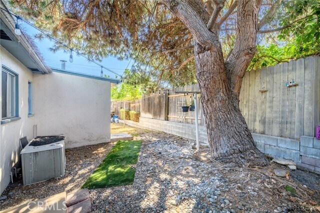 Building Photo - 2025 Broadview Dr