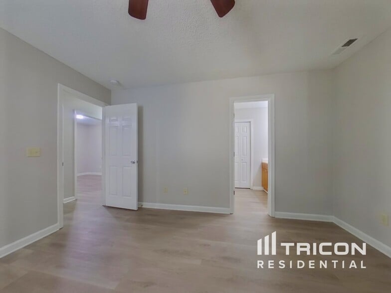 Building Photo - 124 Devonport Dr