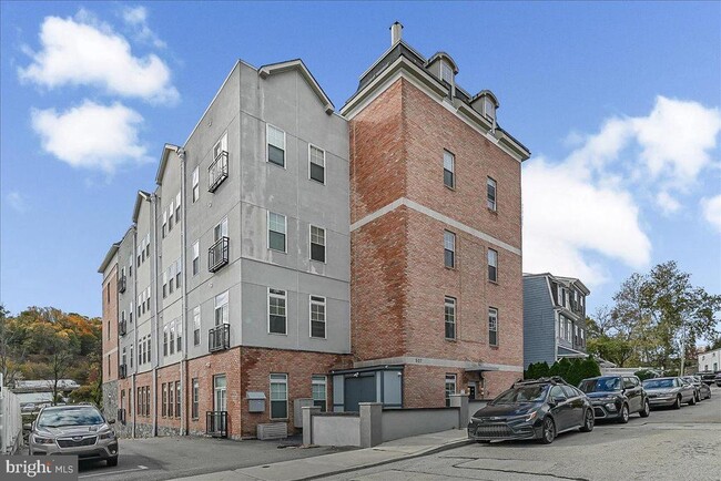 Building Photo - 537 Apple St