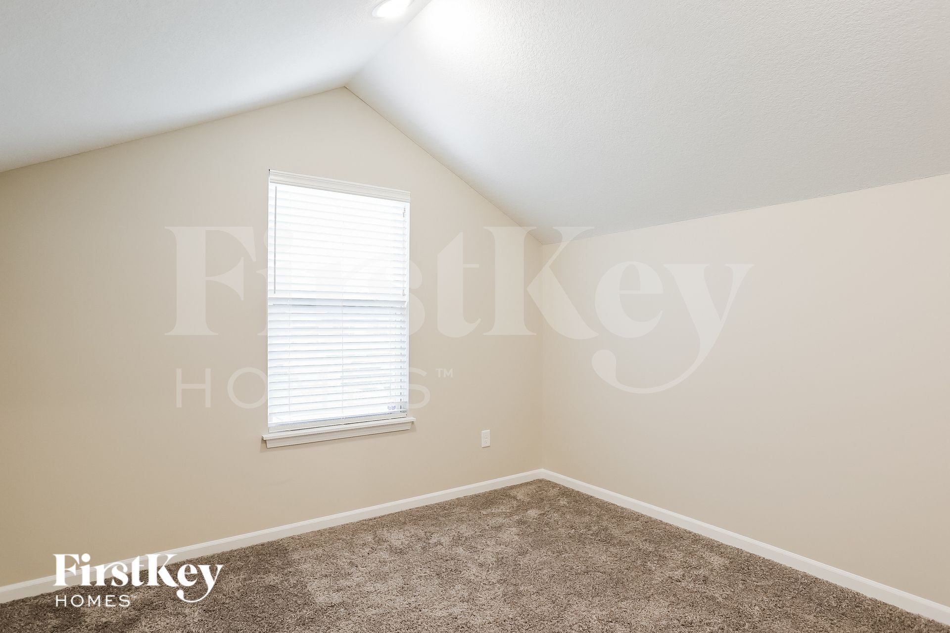 Building Photo - 5015 N Wheeling Ave