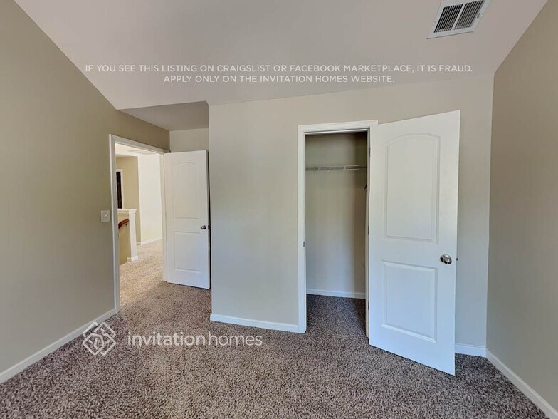 Building Photo - 3967 Rosebud Park Dr