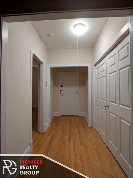 Building Photo - 630 W Cornelia Ave