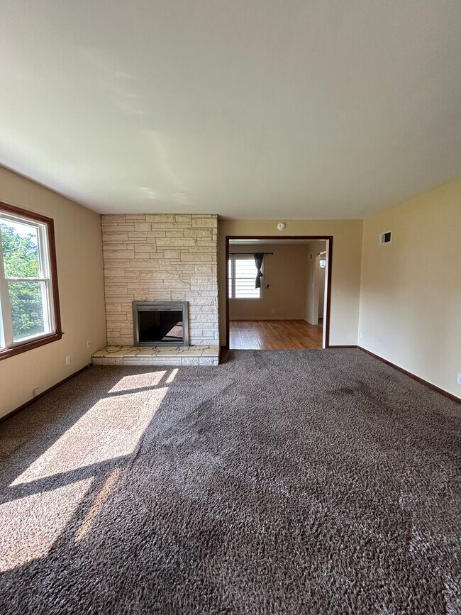 Building Photo - 704 N 74th Ave