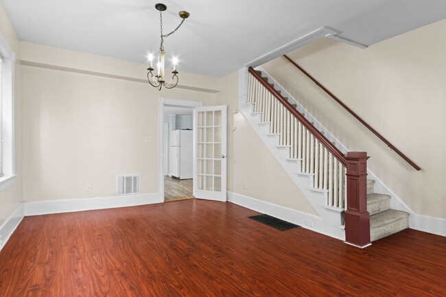 Building Photo - 1348 E 6th St