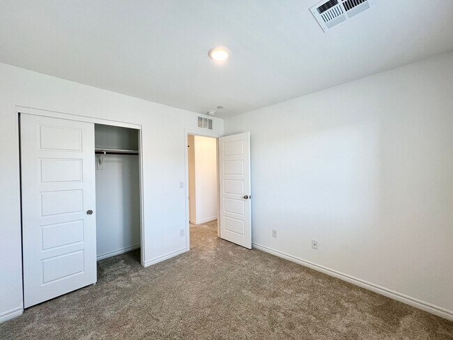 Building Photo - 10773 Briset Ct