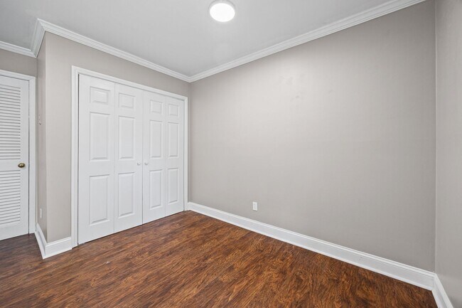 Building Photo - Beautifully updated 2-bed, 1.5 bath Condo in Winn Barr of Rock Hill!