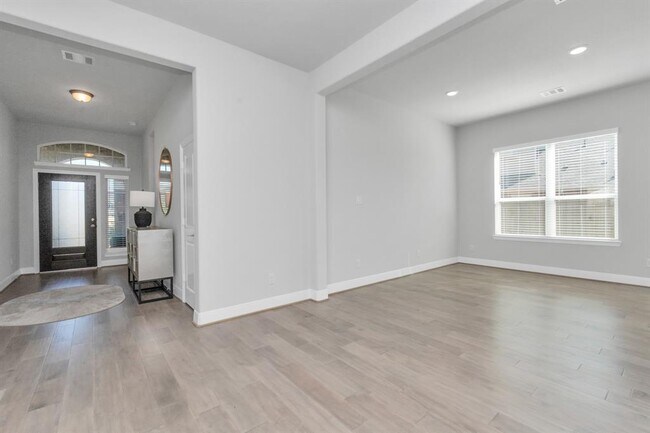 Building Photo - 28646 Monarch Cliffs Dr