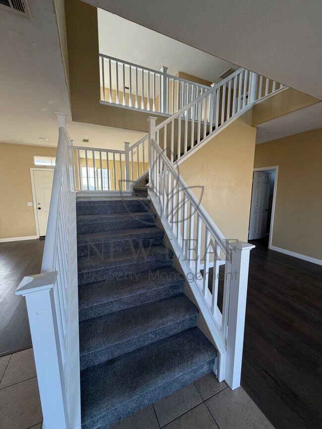 Building Photo - 4 bedroom 3bath 3 car garage in Victorville