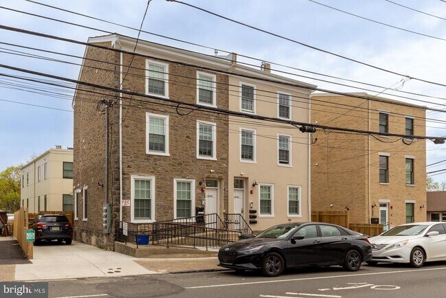 Building Photo - 6607 Ridge Ave