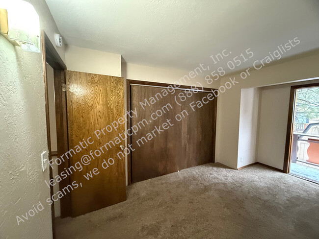 Building Photo - Pet-Friendly Freshly Painted Two Bedroom H...