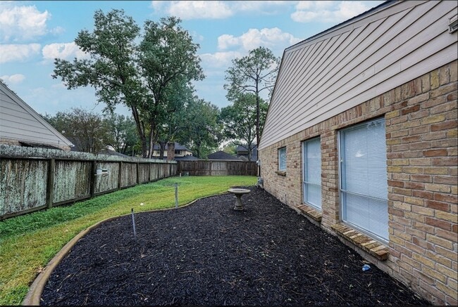 Building Photo - 2306 Wallingford Dr