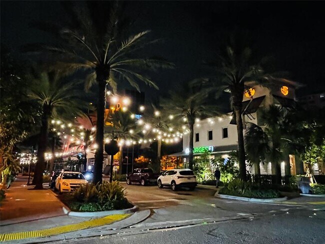 Building Photo - 400 N Riverside Dr