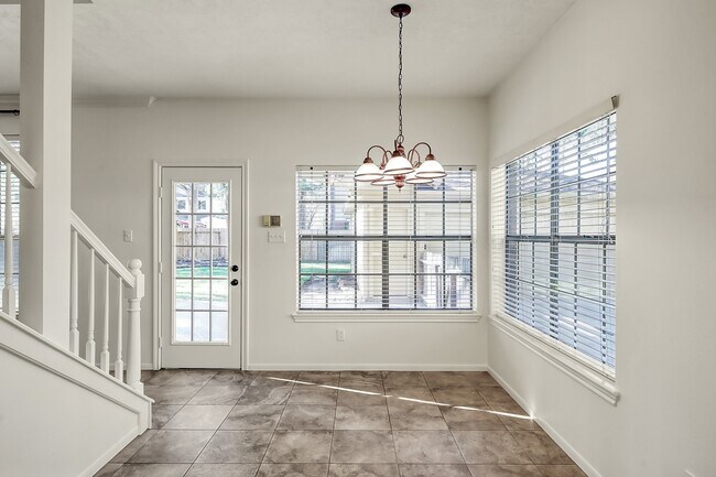 Building Photo - 23 Heathstone Pl