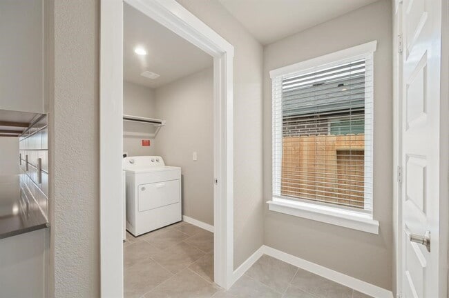 Building Photo - 29422 Pikes Peak Dr