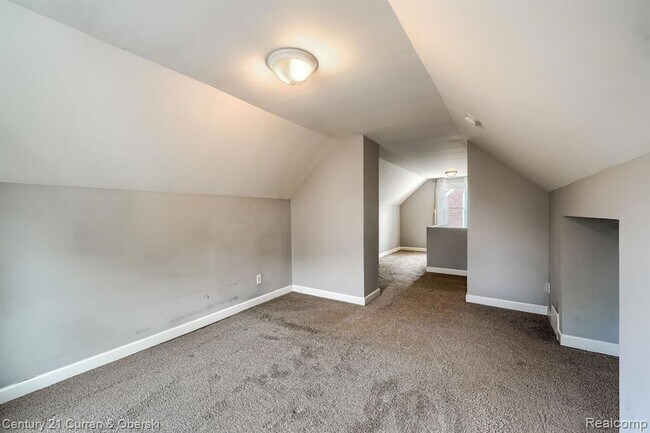 Building Photo - 3015 N Wilson Ave