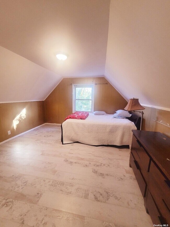 Building Photo - 1999 Lakeville Rd