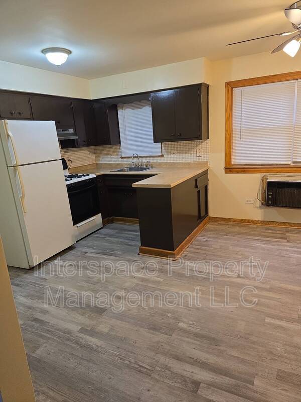 Building Photo - 10126 S Pulaski Rd