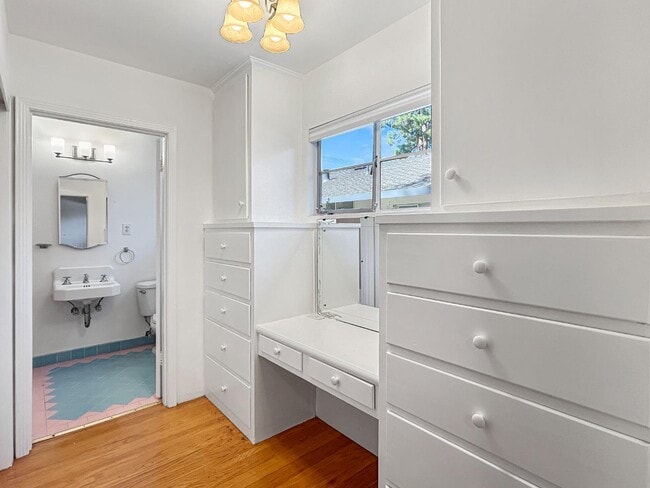 Building Photo - 1300 Hoover St