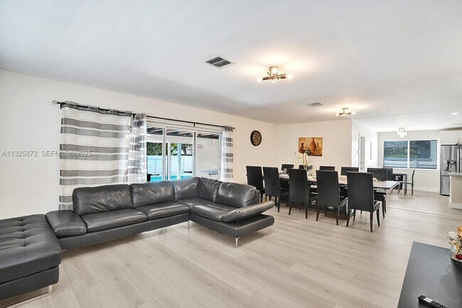 Building Photo - 1018 Adams St