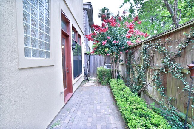 Building Photo - 6335 E Mystic Meadow