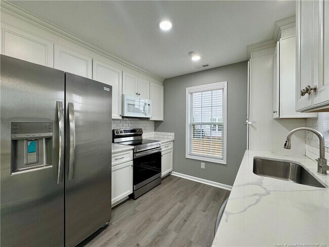 Building Photo - 311 Ranier Dr