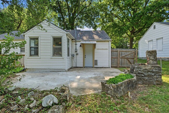 Building Photo - 7725 Robinson St