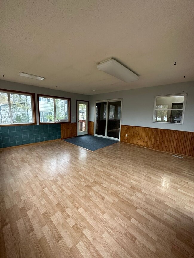 Building Photo - NE Rochester MN 4 Bedroom 2 Full Bathrooms...