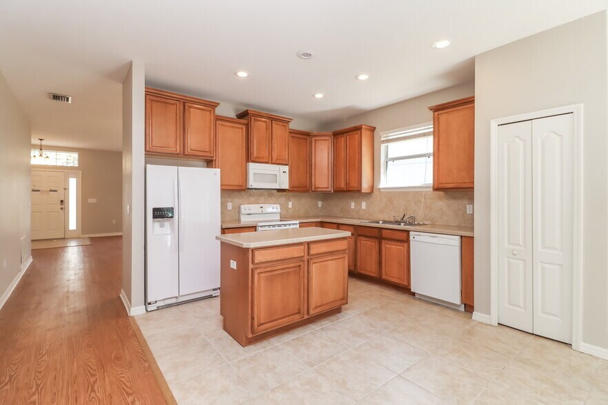 Building Photo - 11746 Colony Lakes Blvd