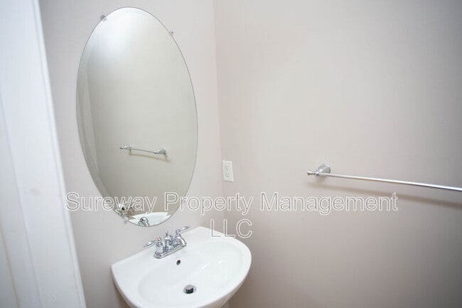 Building Photo - 15 Fawn Ct