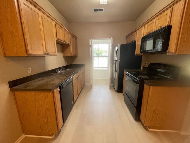 Building Photo - 105-107 Sunburst Court