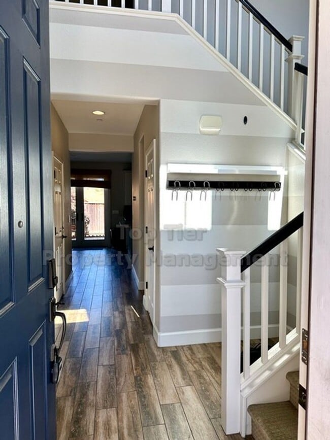 Building Photo - Charming 3 Bed, 2.5 Bath, 1,600 Sqft Marti...