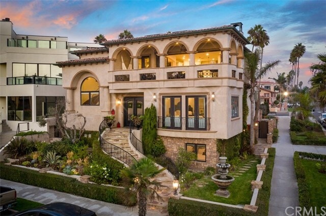 Primary Photo - 736 Esplanade