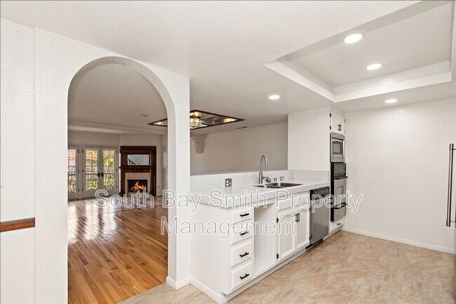 Building Photo - 227 S Irena Ave