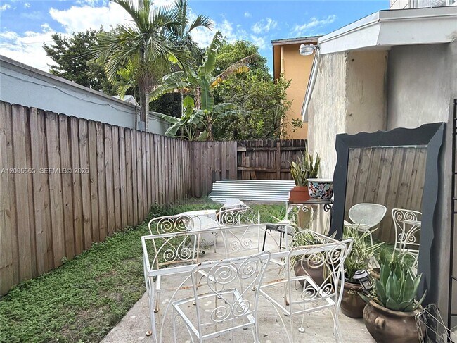 Building Photo - 1350 SW 13th St