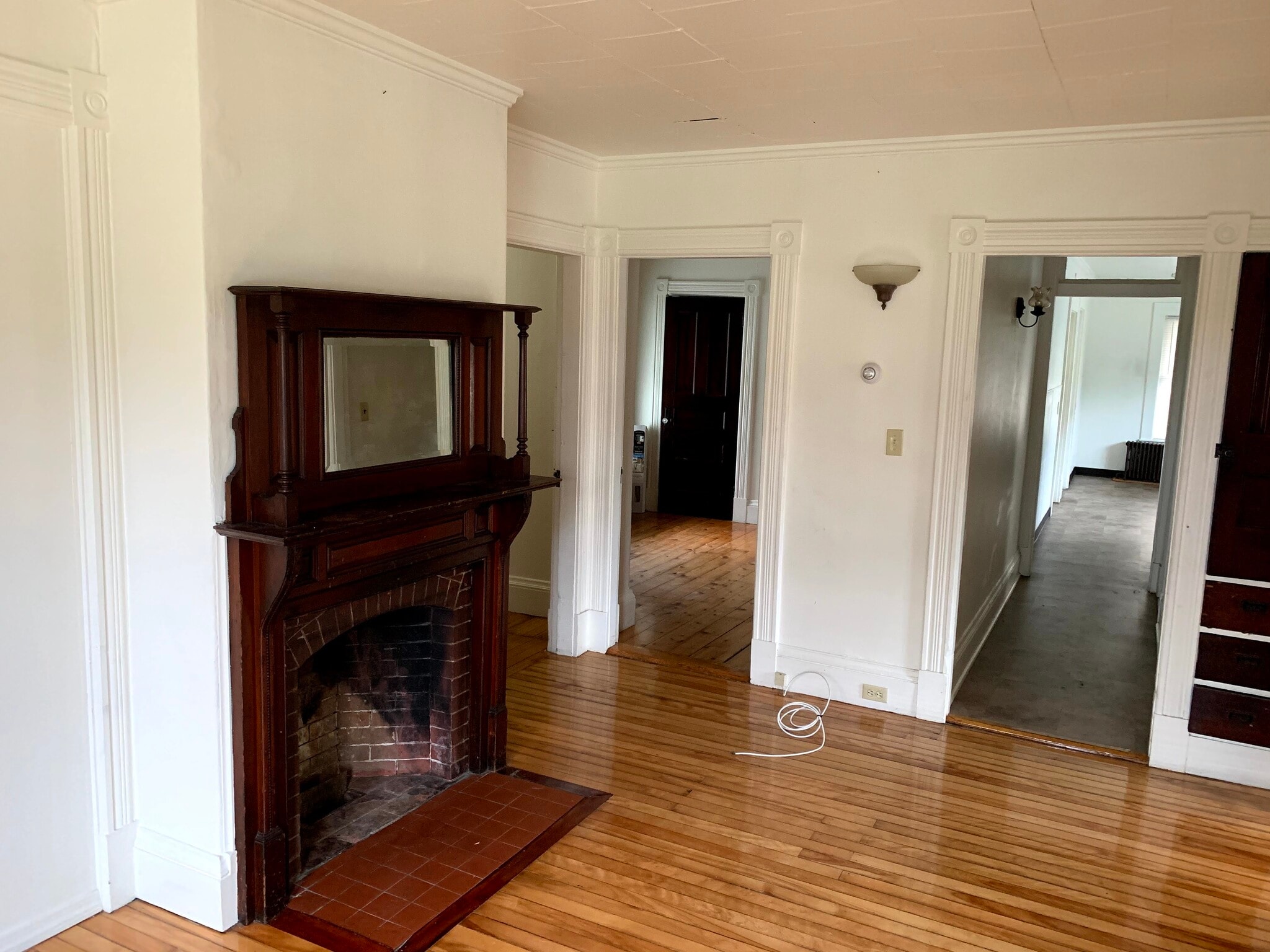 Living room - 88 Roxbury St