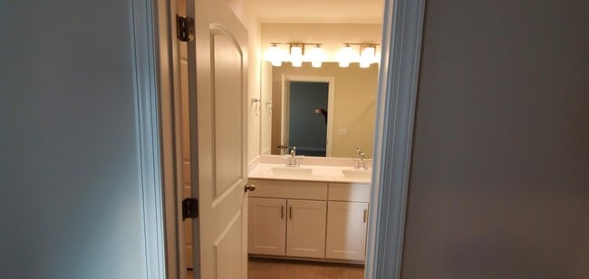 Building Photo - 1541 Olympic Ln