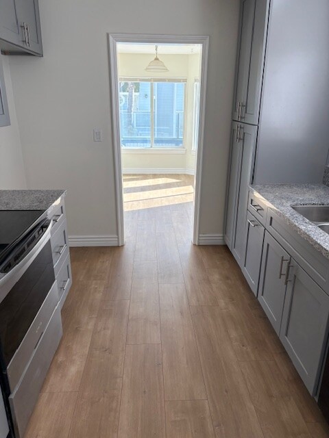 Building Photo - 205 39th St