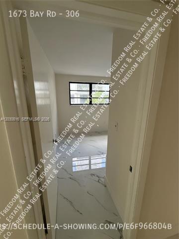Building Photo - 1673 Bay Rd
