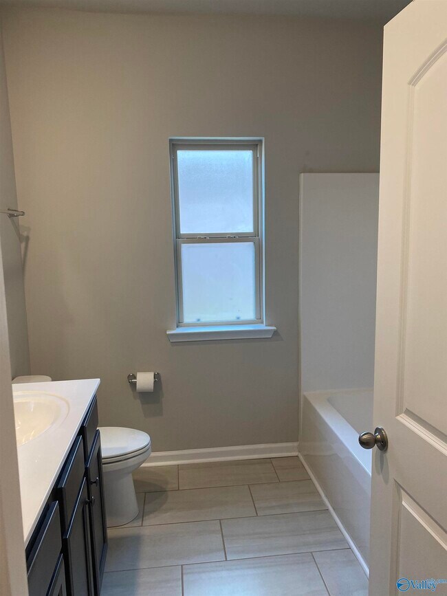 Building Photo - 14980 Westmeade Ln