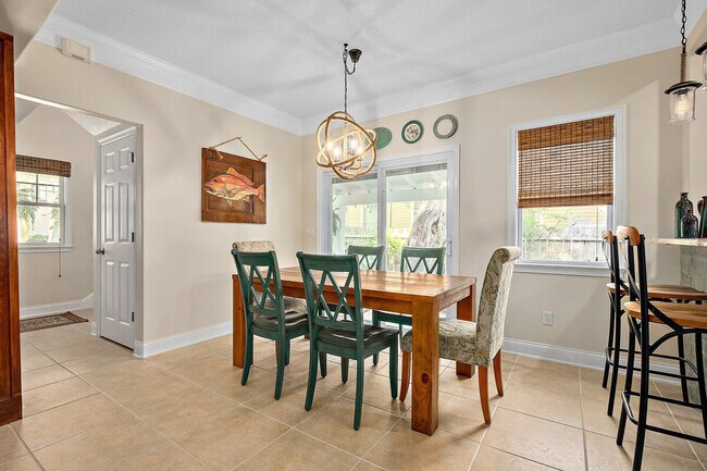 Building Photo - 27 Desoto Pl